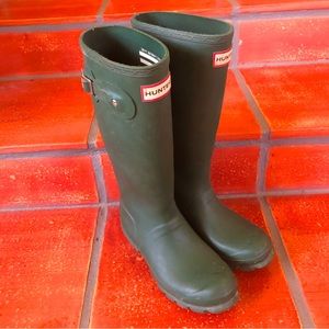 Authentic Hunter rain boots classic green size 5-5.5